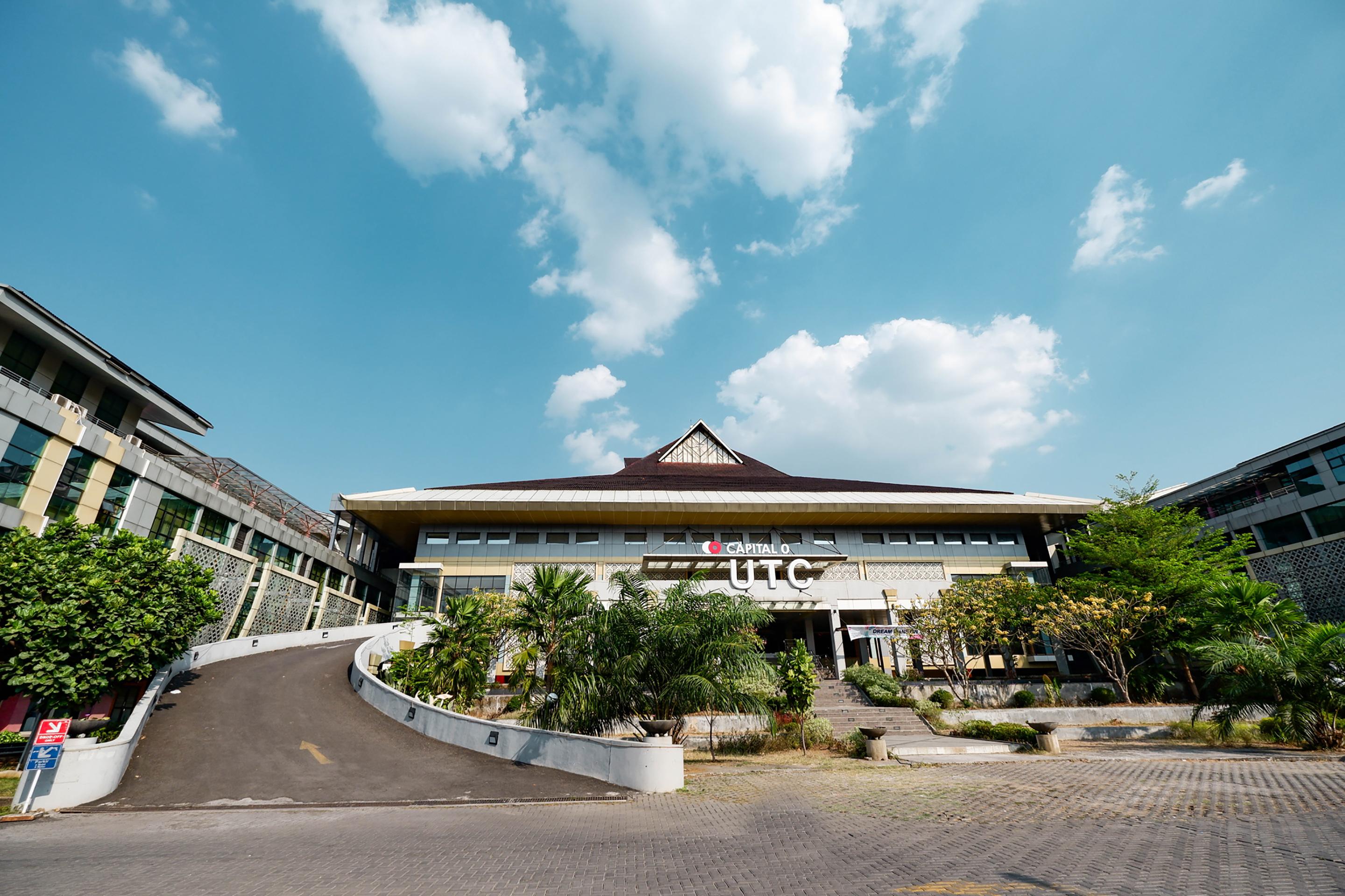 Capital O 1571 Utc Hotel Semarang Exterior photo