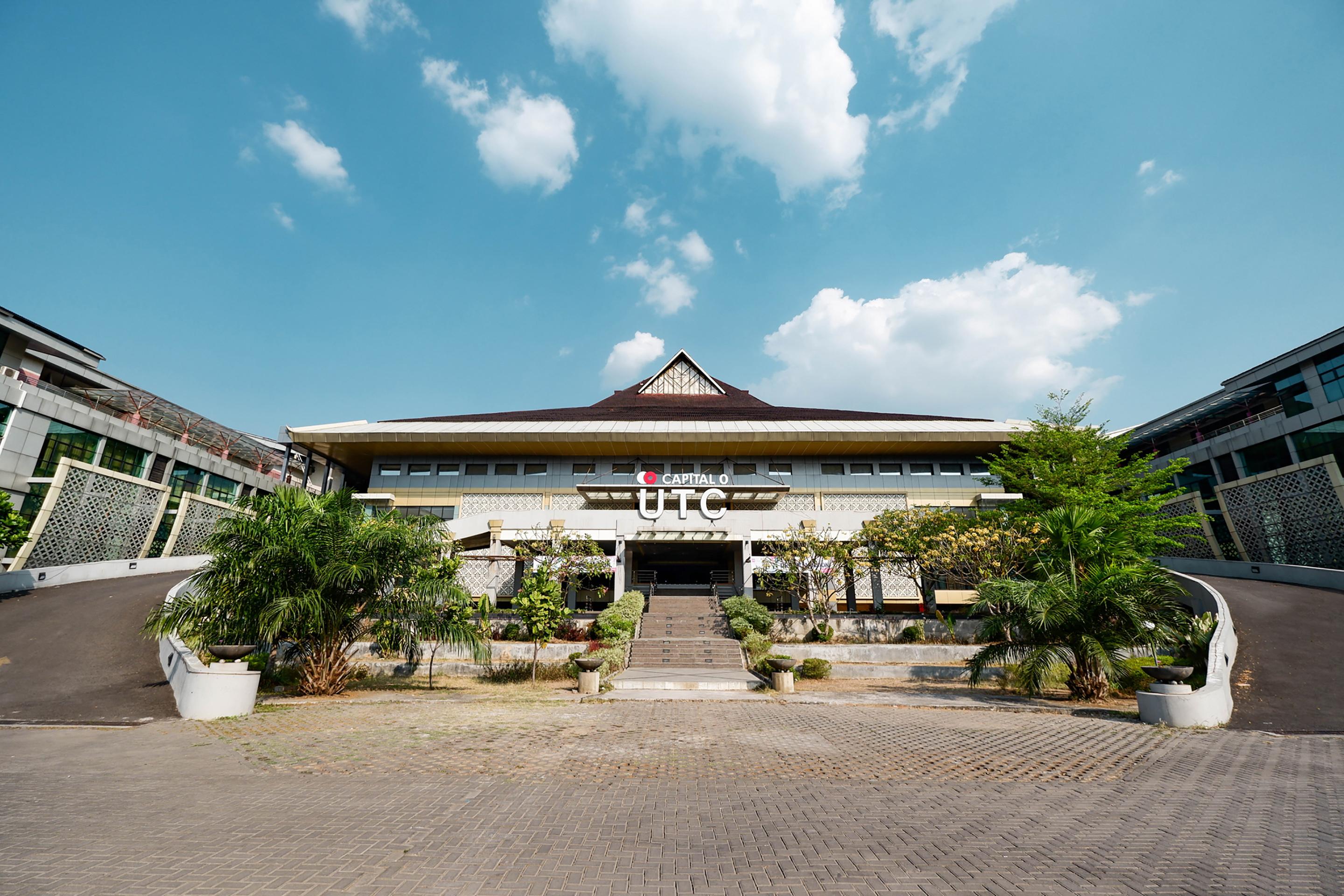 Capital O 1571 Utc Hotel Semarang Exterior photo